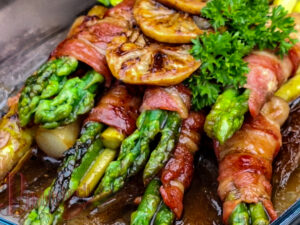 Rezept: Grüner Spargelsalat mit Bacon-Wumm
